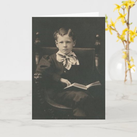 Jongen leest boek wenskaart kaart (Gele Bloem)