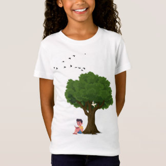Jongen leest onder boom vredige natuur lezend t-shirt