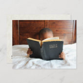 Jongen lezen de Heilige Bijbel Briefkaart (Voorkant / Achterkant)