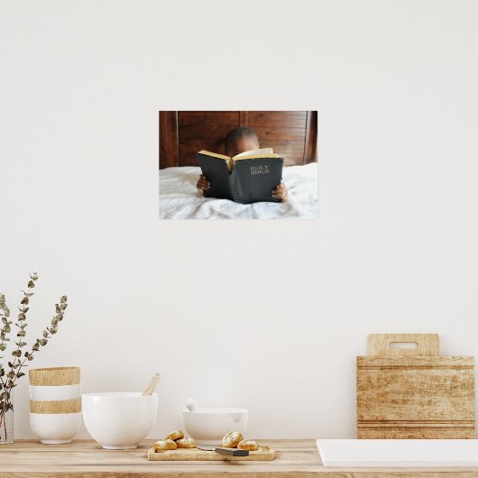 Jongen lezen de Heilige Bijbel Poster (Keuken)