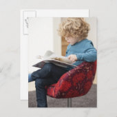Jongen lezen een boek briefkaart (Voorkant / Achterkant)