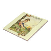 Jongen lezen onder boom met konijnen tegeltje (Zijkant)