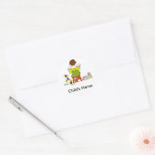 Jongen lezen ronde sticker (Envelop)