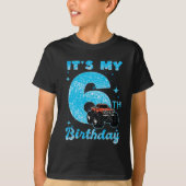 Jongen met 6 jaar oude cadeautjes, 6-jarige jongen t-shirt (Voorkant)