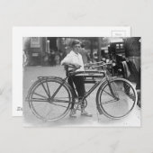 Jongen met oude Bicycle B&W-foto Briefkaart (Voorkant / Achterkant)