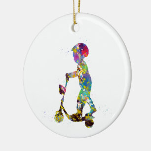 Jongen met scooter keramisch ornament