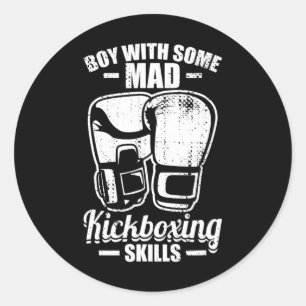 Jongen met wat gekke kickboksvaardigheden ronde sticker