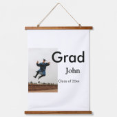 jongen naam toevoegen datum jaar tekst QR afstuder Hangend Wandkleed (Voorkant)