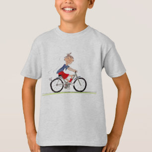 Jongen op fietsen met bike t-shirt