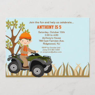 Jongen op Quad in de uitnodiging van de Bossen van