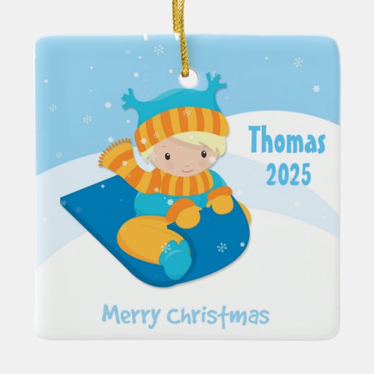 Jongen op Sled, Kerstmis Keramisch Ornament (Voorkant)