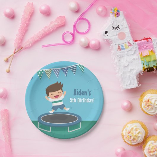 Jongen op Trampoline Kinderen op Birthday Party Pa Papieren Bordje (Feest)