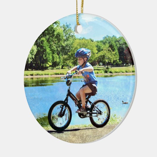 Jongen op zijn fiets keramisch ornament (Links)