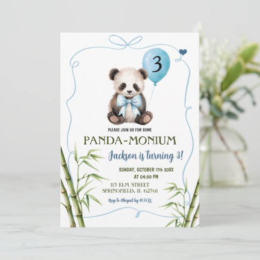 Jongen Panda met Bow Blue Handgetrokken Verjaardag Kaart (Staand voorkant)