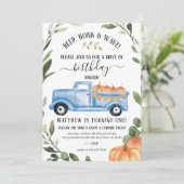 Jongen rijden door de uitnodiging van Pumpkin Birt (Staand voorkant)