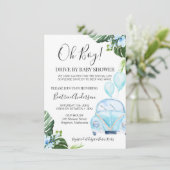 Jongen rijden op Baby-uitnodiging bij parade Kaart (Staand voorkant)