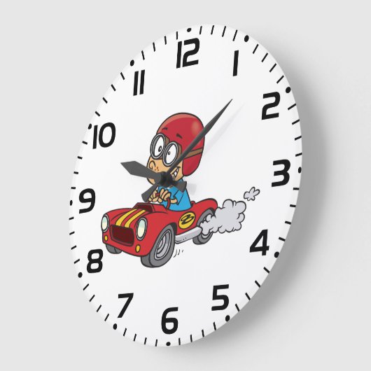 Jongen rijdt rode raceauto grote klok (Hoek)