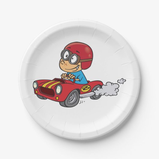 Jongen rijdt rode raceauto papieren bordje (Voorkant)