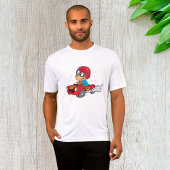 Jongen rijdt rode raceauto t-shirt