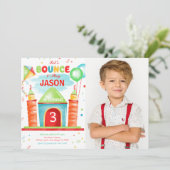 Jongen stuitert foto uitnodiging (Staand voorkant)