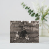 Jongen uit de 1890 die op de foto van Bernard Dog  Briefkaart (Staand voorkant)