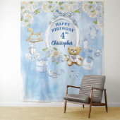 Jongen Verjaardag Blauwe Bloemen Teddybeer Achterg Wandkleed (In situ)