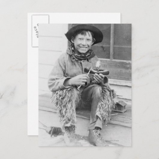 Jongen verkleed als Cowboy met speelgoed Briefkaart (Voorkant / Achterkant)