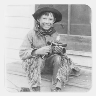 Jongen verkleed als Cowboy met speelgoed Vierkante Sticker