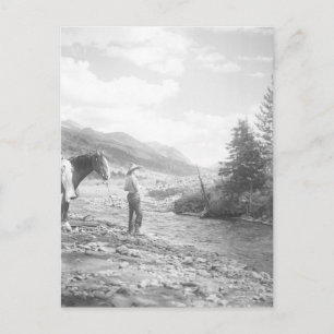 Jongen vliegen vissen. briefkaart