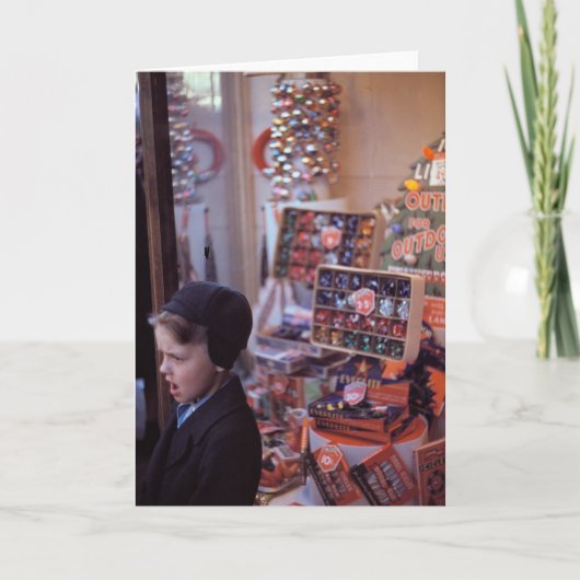 Jongen voor de vroege Vertoning van jaren Feestdagen Kaart (Voorkant)