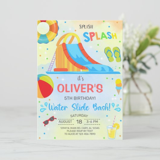 Jongen waterglijbaan zomer verjaardagsuitnodiging. kaart (Staand voorkant)