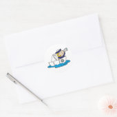 Jongen zeiler in boot ronde sticker (Envelop)