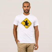 Jongen zonder poten.com skateboard, geel t-shirt (Voorkant volledig)