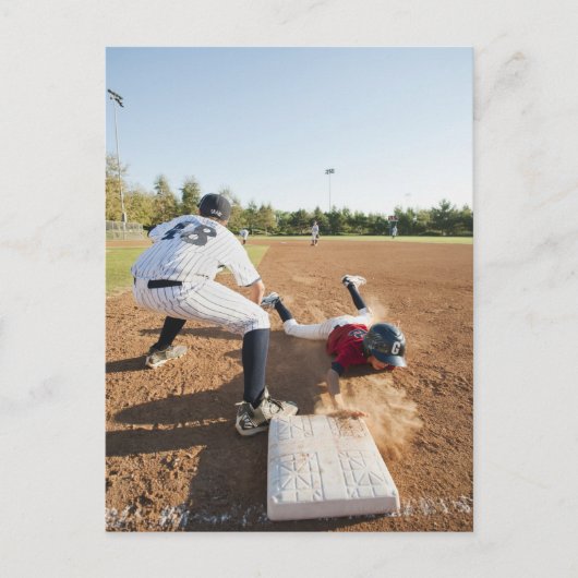 Jongens (10-11) die honkbal spelen briefkaart (Voorkant)
