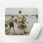 Jongens aan het spelen op het strand (van Albert E Muismat (Met muis)