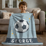Jongens Blauw Voetbal Sport Kinder Fleece Deken<br><div class="desc">Deze schattige blauwe kinder fleece deken heeft een sportief design,  met een voetbal en sterretjes. De deken kan worden gepersonaliseerd met uw jongensnaam en monogram. Het perfecte cadeau voor elke sportliefhebber!</div>