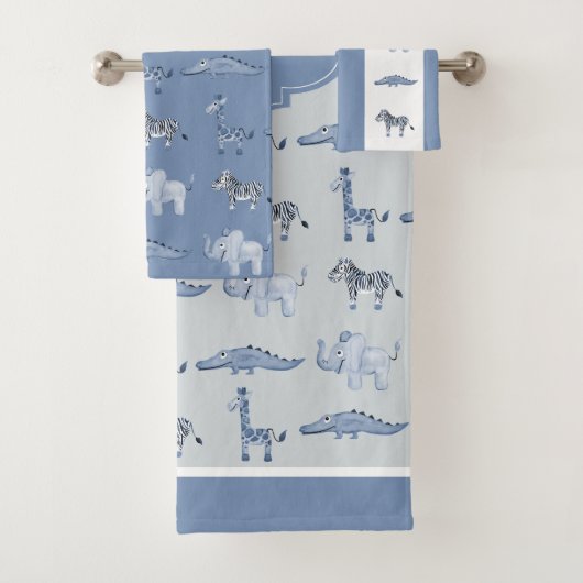 Jongen's Blue Safari Animal Pattern & Name Kinder Bad Handdoek (Insitu)