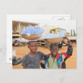 Jongens die sachets verkopen in Ghana Briefkaart (Voorkant / Achterkant)