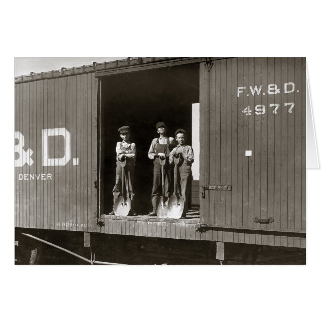 Jongens die werken aan treinwagons, 1910 (Voorkant Horizontaal)