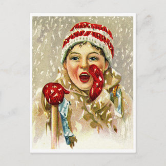 Jongens die zijn vrienden op de sneeuw roept, vint briefkaart