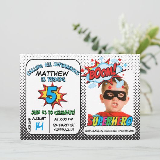 Jongens Foto Superheld 5e verjaardag Uitnodiging (Staand voorkant)
