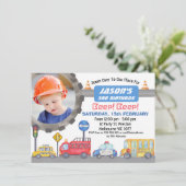 Jongens Fotovervoer Verjaardagsfeestuitnodiging Kaart (Staand voorkant)