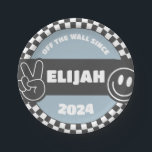 Jongens geruit Skateboard Groovy Hippie Verjaardag Papieren Bordje<br><div class="desc">Vier je kleine schaatser in stijl met onze Blue Rad Boy's Skateboard Birthday wegwerp borden. Dit ontwerp heeft geruite elementen, een skateboard, een blij gezicht, een vredesteken en andere radelementen - alle elementen van dit ontwerp zijn aanpasbaar aan uw verjaardagsthema voor kleine jongens! Perfect voor de eerste, tweede, derde, vierde...</div>