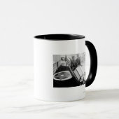 Jongens in een zeeslak mok (Voorkant rechts)