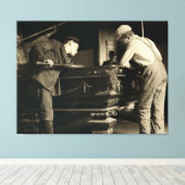 Jongens Jostle voor Rank aan de pooltafel - mei 19 Canvas Afdruk (Insitu (Houten vloer))