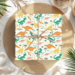 Jongens Kleurrijke Schattigee Dinosaurus T-Rex Kid Cadeaupapier<br><div class="desc">Dit schattige en eigentijdse jongensverjaardagskapier heeft vijf schattige dinosaurusillustraties,  in een prachtig en uniek patroon,  inclusief een vriendelijke T-Rex,  ideaal voor elke kleine dino-liefhebber. Breng het Jurassic-tijdperk tot leven met dit charmante en brullende ontwerp.</div>