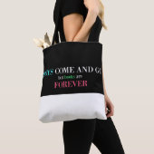 Jongens komen en gaan, maar boeken zijn altijd. tote bag (Dichtbij)