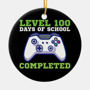 Jongens niveau 100 dagen van de school voltooid keramisch ornament