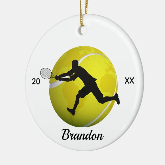 Jongens of Mannen Tennisspeler Bal Naam & Jaar Keramisch Ornament (Links)
