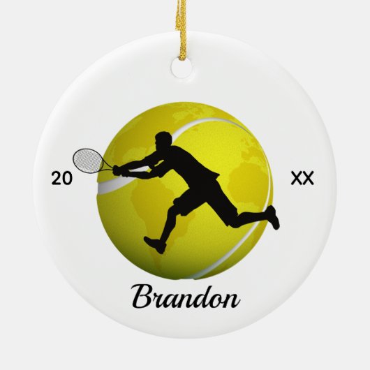 Jongens of Mannen Tennisspeler Bal Naam & Jaar Keramisch Ornament (Achterkant)